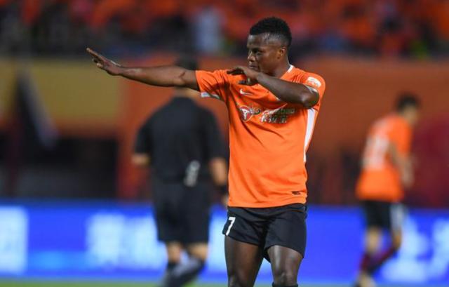 开云中国-啦啦队小姐姐里有个男的!前中超外援的日本初体验