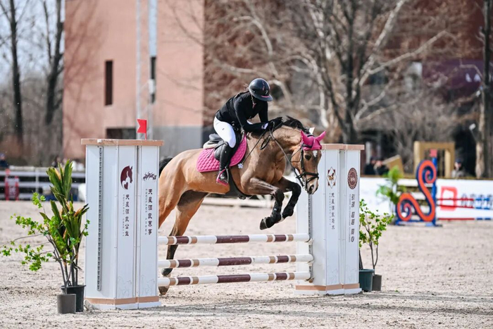 开云App-联赛专访｜吴璨彤：“我愿意永远相信我的战友，永远跟牠们并肩作战”|马术|搭档|教练|比赛|俱乐部联赛_新浪体育_新浪新闻