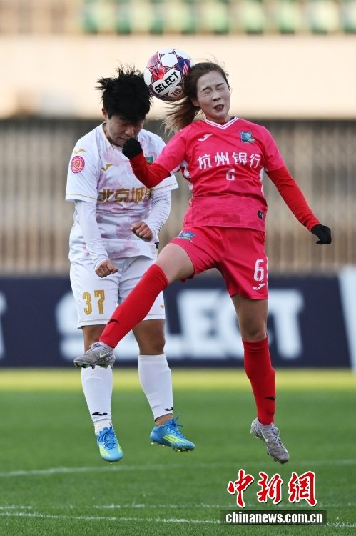 2026赛季中国足球女子超级联赛首轮：北京女足4比1胜浙江女足|浙江杭州银行女足队|浙江队|北京城建女足队|中新社|田雨_新浪体育_新浪新闻