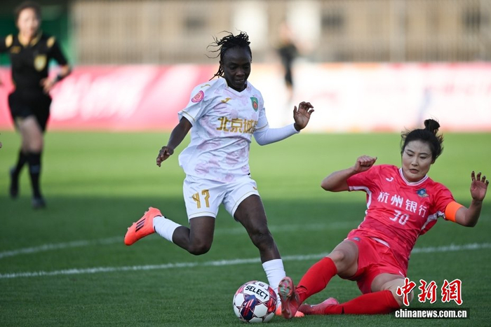 2026赛季中国足球女子超级联赛首轮：北京女足4比1胜浙江女足|浙江杭州银行女足队|浙江队|北京城建女足队|中新社|田雨_新浪体育_新浪新闻