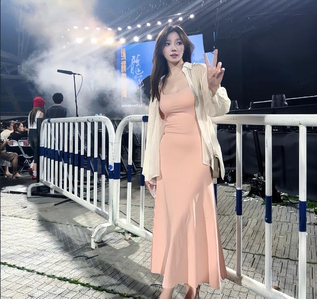 开云移动端-姜伟泽和女友近照，小角色逆袭，年薪275万，女友是性感美女|吉林队|中国男篮|nba|吉林市|吉林省_新浪体育_新浪新闻